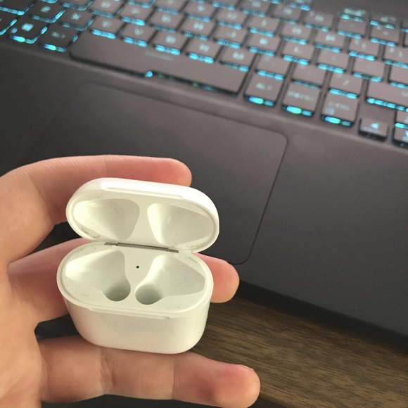 airpod case - Picture 3 of 3